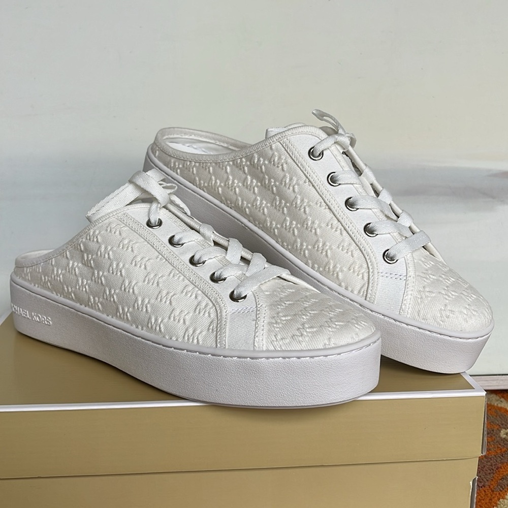 Michael Kors POPPY SLIDE SNEAKERS MK DEBOSSED WASHED DENIM
49T4POFP2D Platforms - Picture 4 of 16